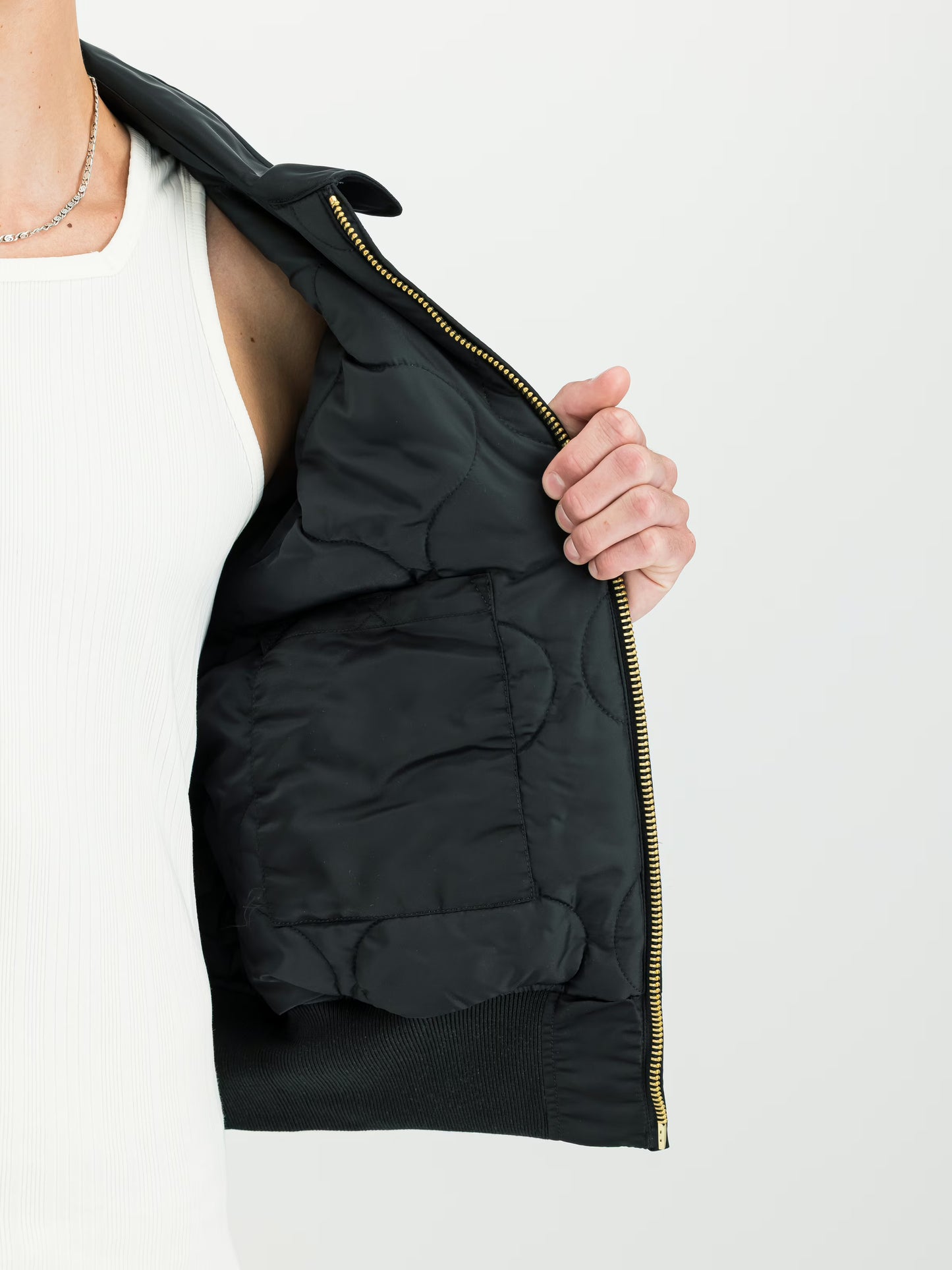 ALPHA INDUSTRIES - CWU 45 HERITAGE BOMBER JACKET