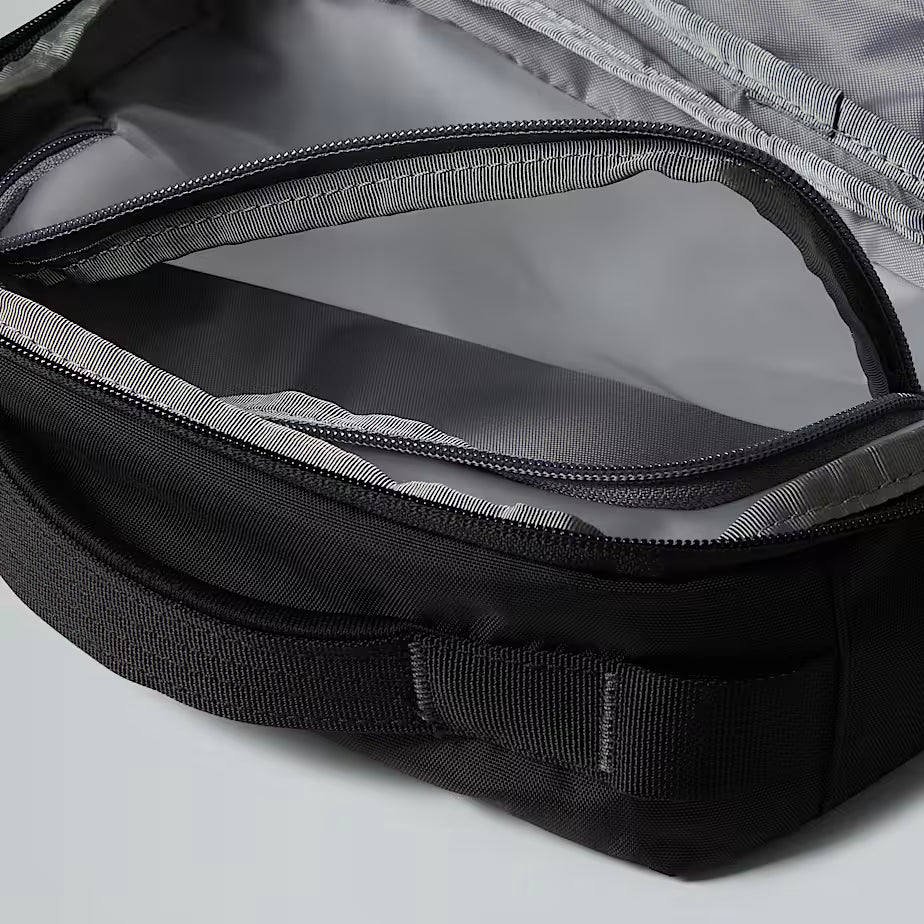 THE NORTH FACE - BASE CAMP VOYAGER TOILETRY KIT