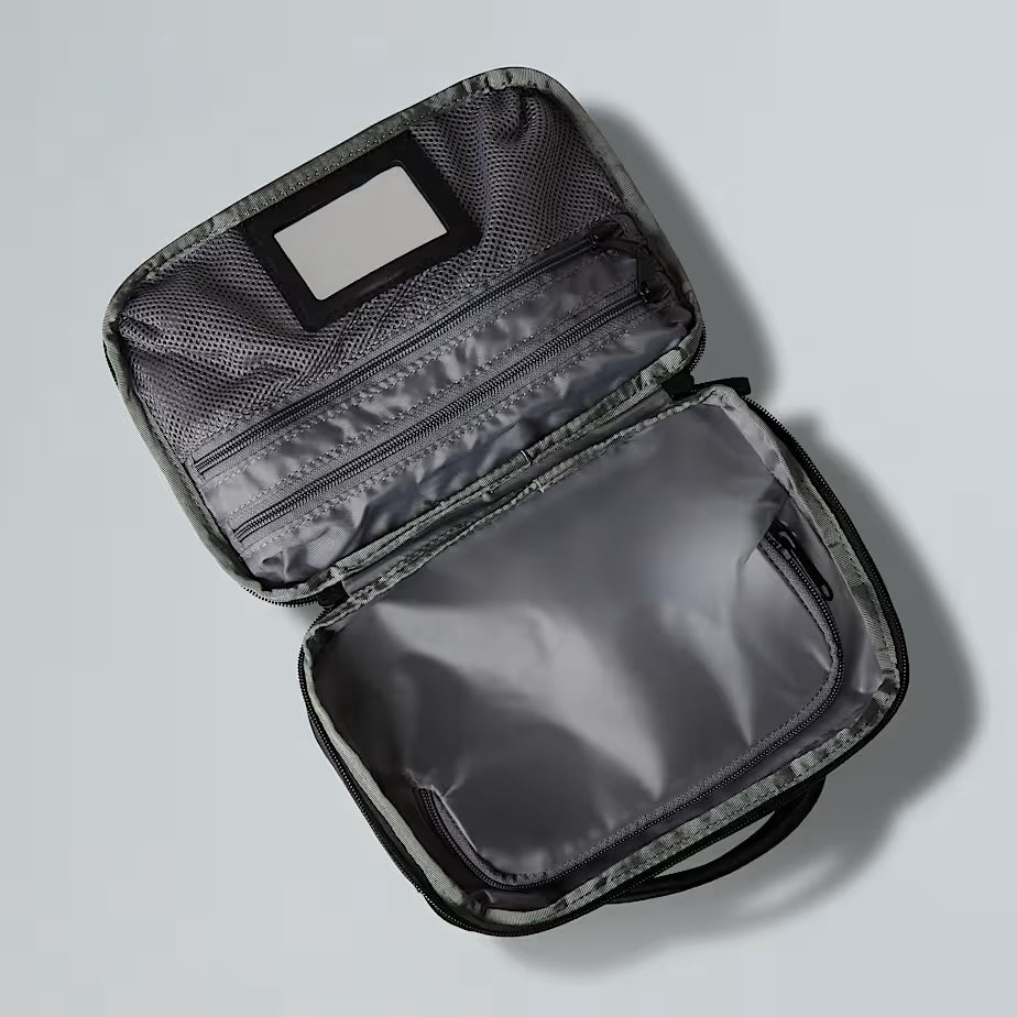 THE NORTH FACE - BASE CAMP VOYAGER TOILETRY KIT