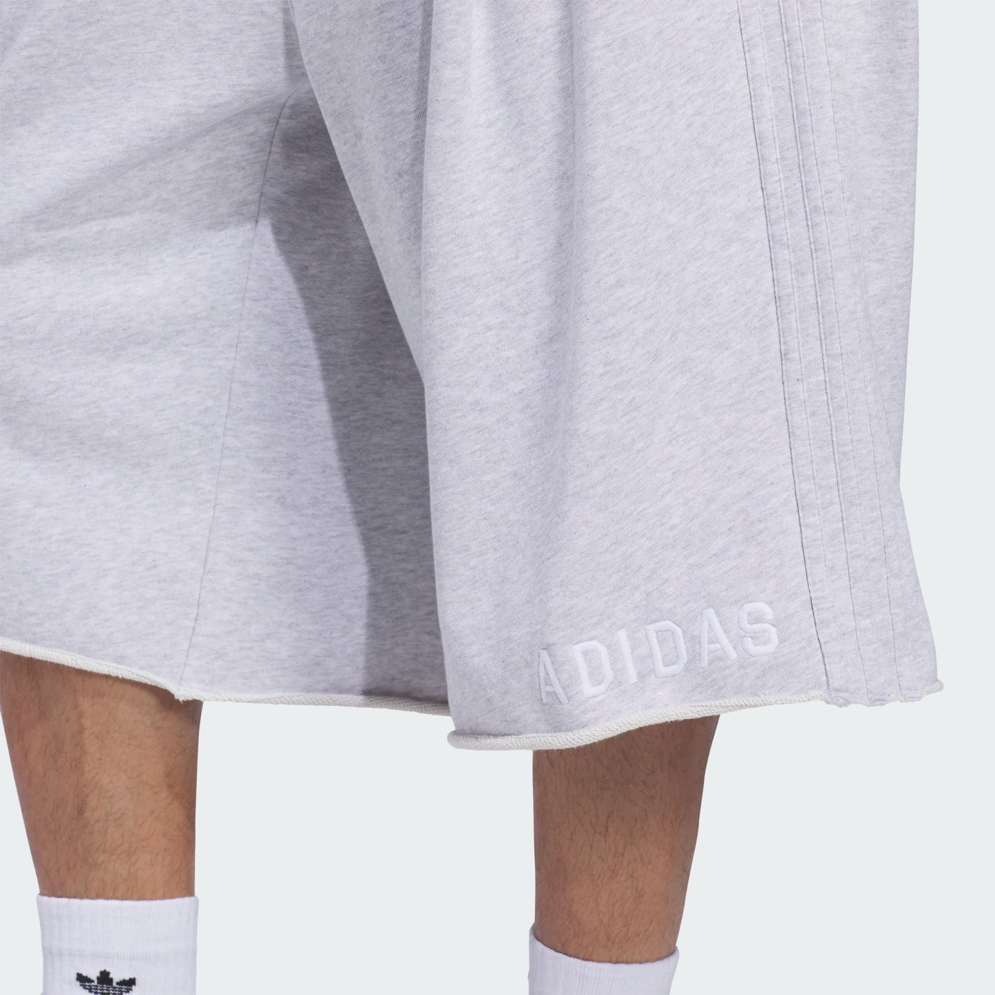 ADIDAS ORIGINALS - GRAPHIC SWEATSHORT