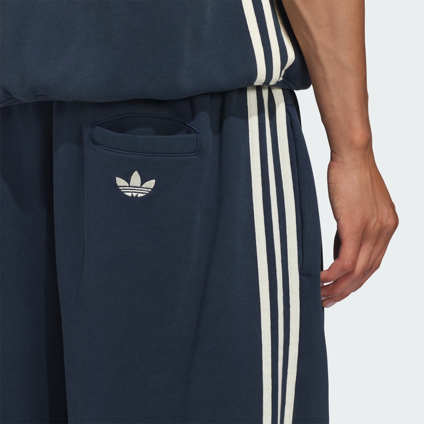 ADIDAS ORIGINALS - GRAPHIC SWEATSHORT