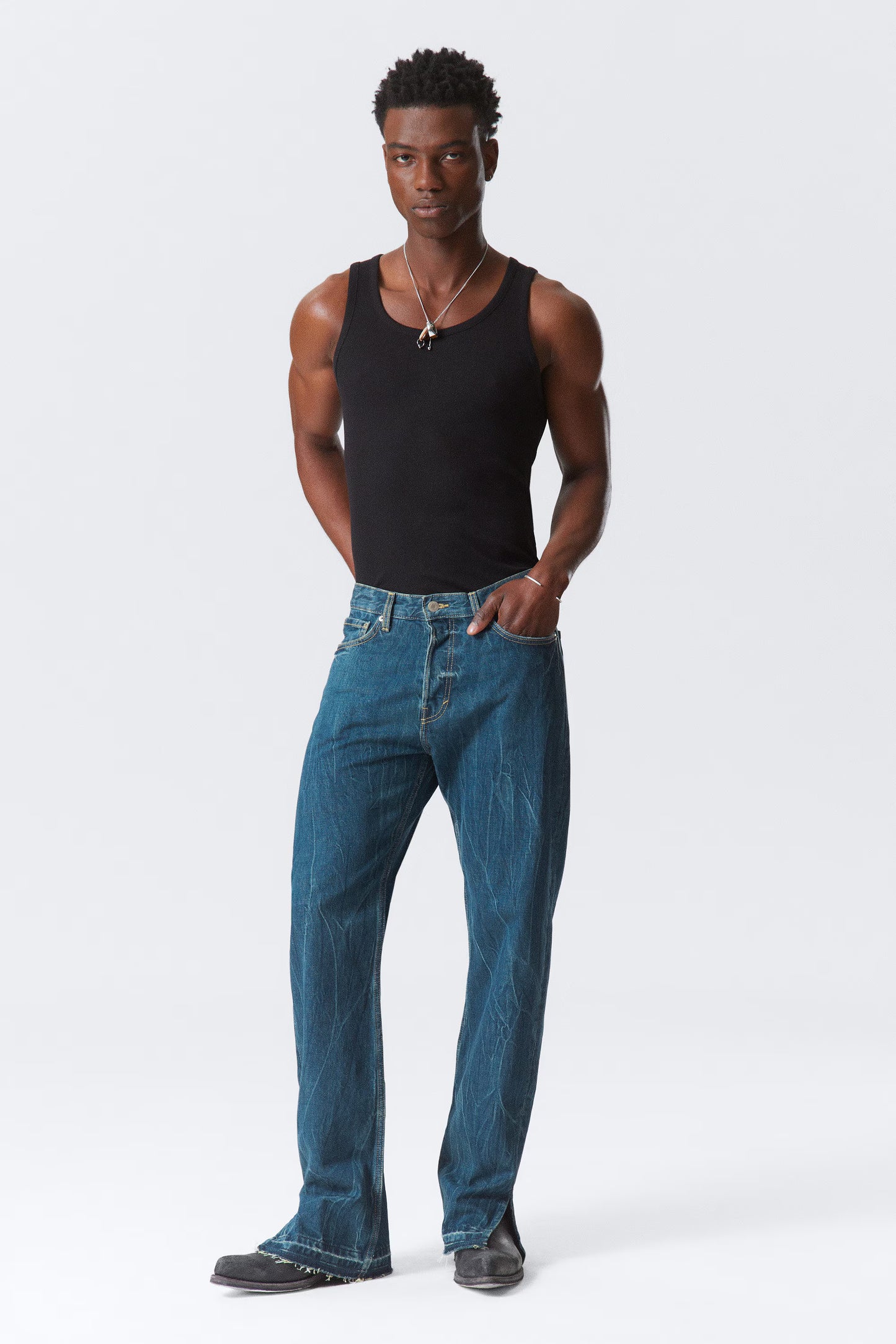 WEEKDAY - SPACE SPLIT-HEM RELAXED STRAIGHT LEG JEANS