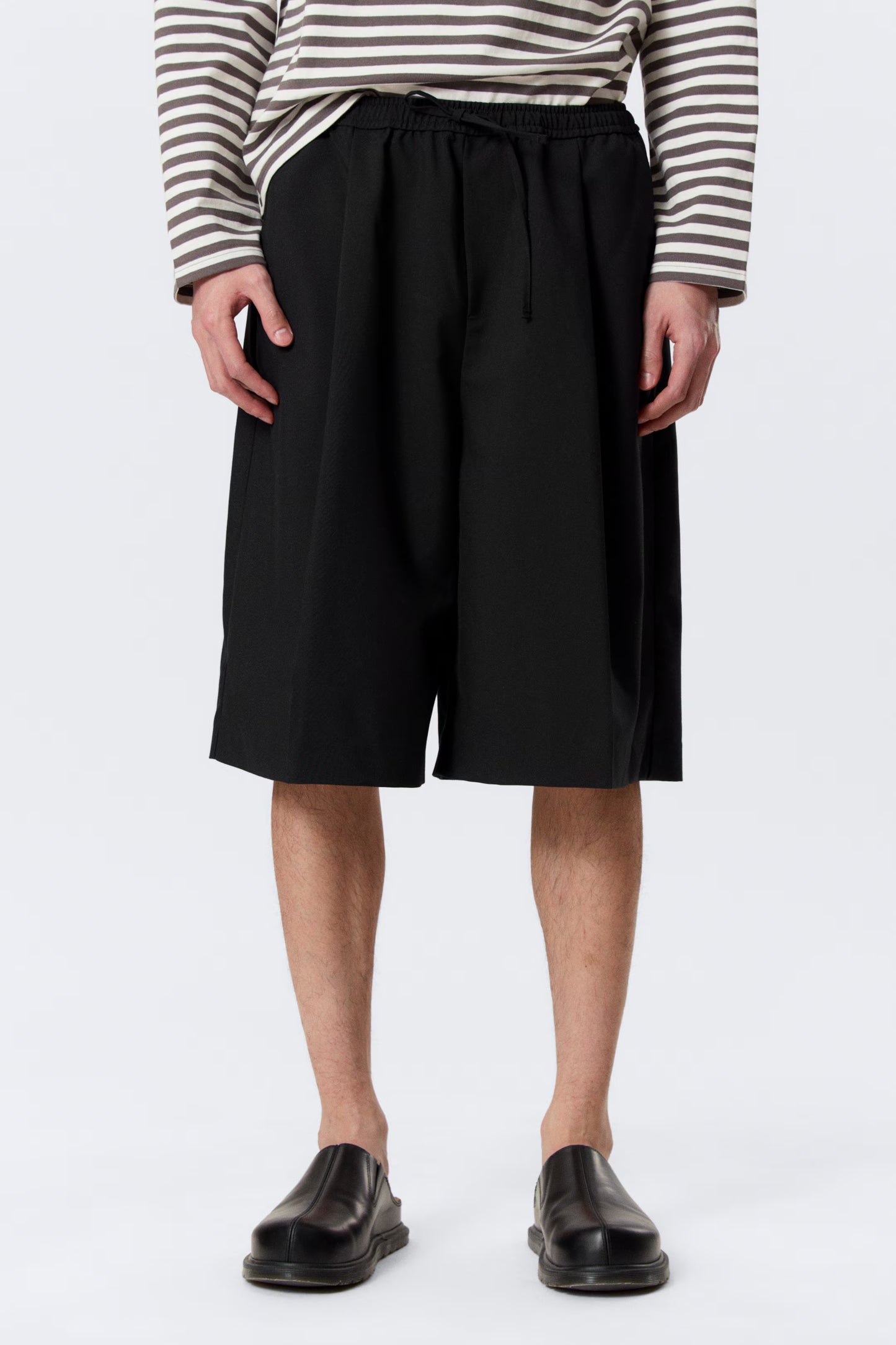 WEEKDAY - SUIT BECKER LOOSE SHORTS