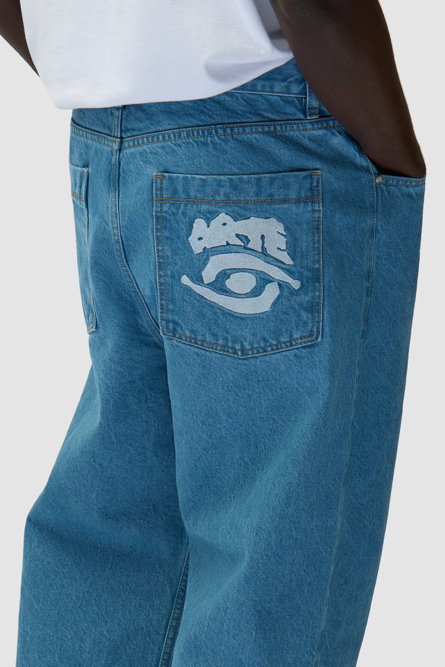 ARTE - BACK POCKET GRAPHIC PANTS