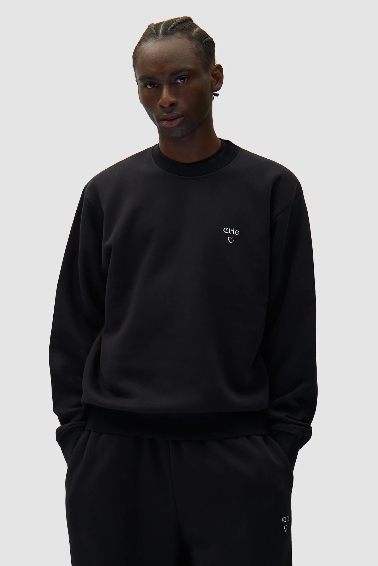 ARTE - HEART CREWNECK