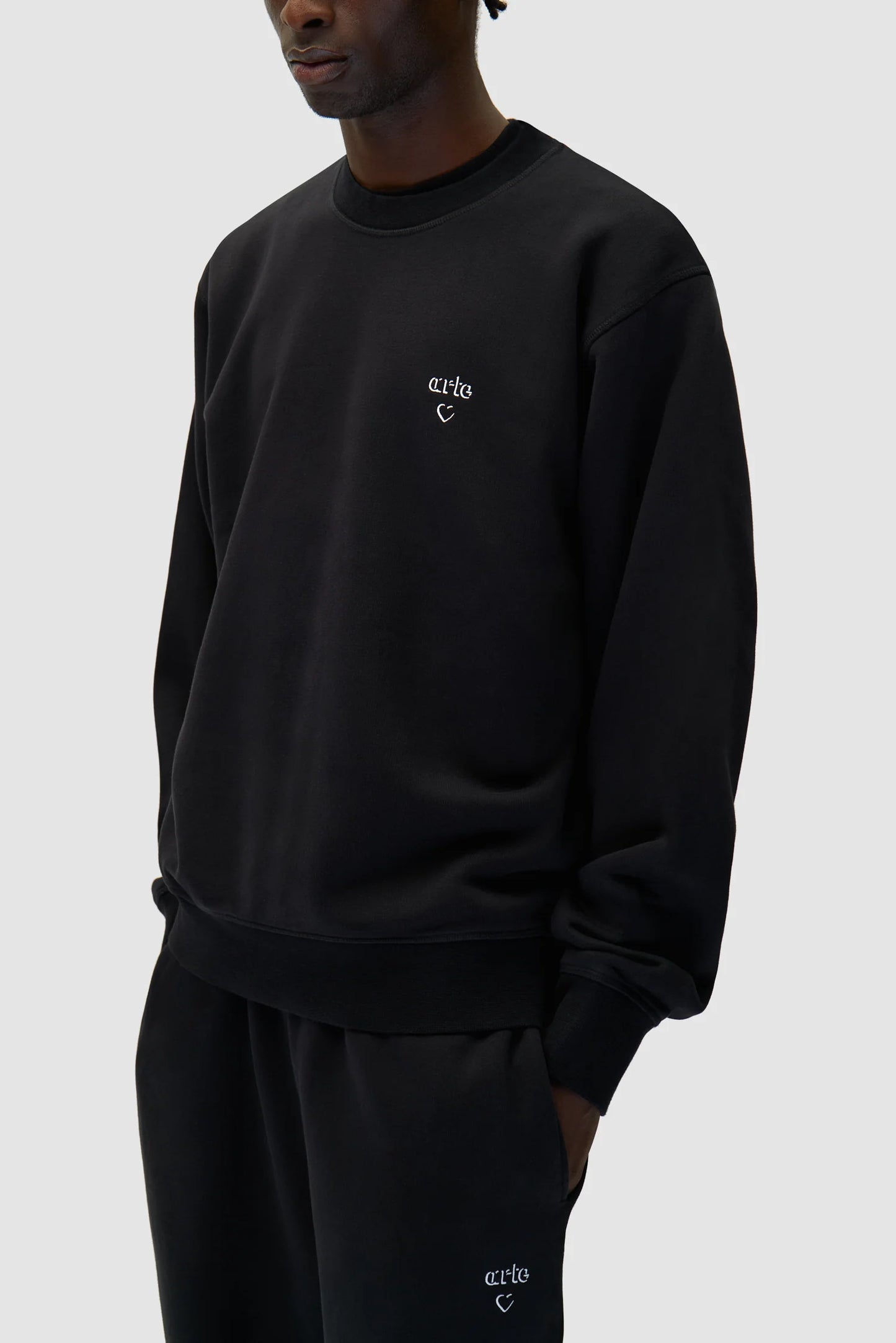 ARTE - HEART CREWNECK