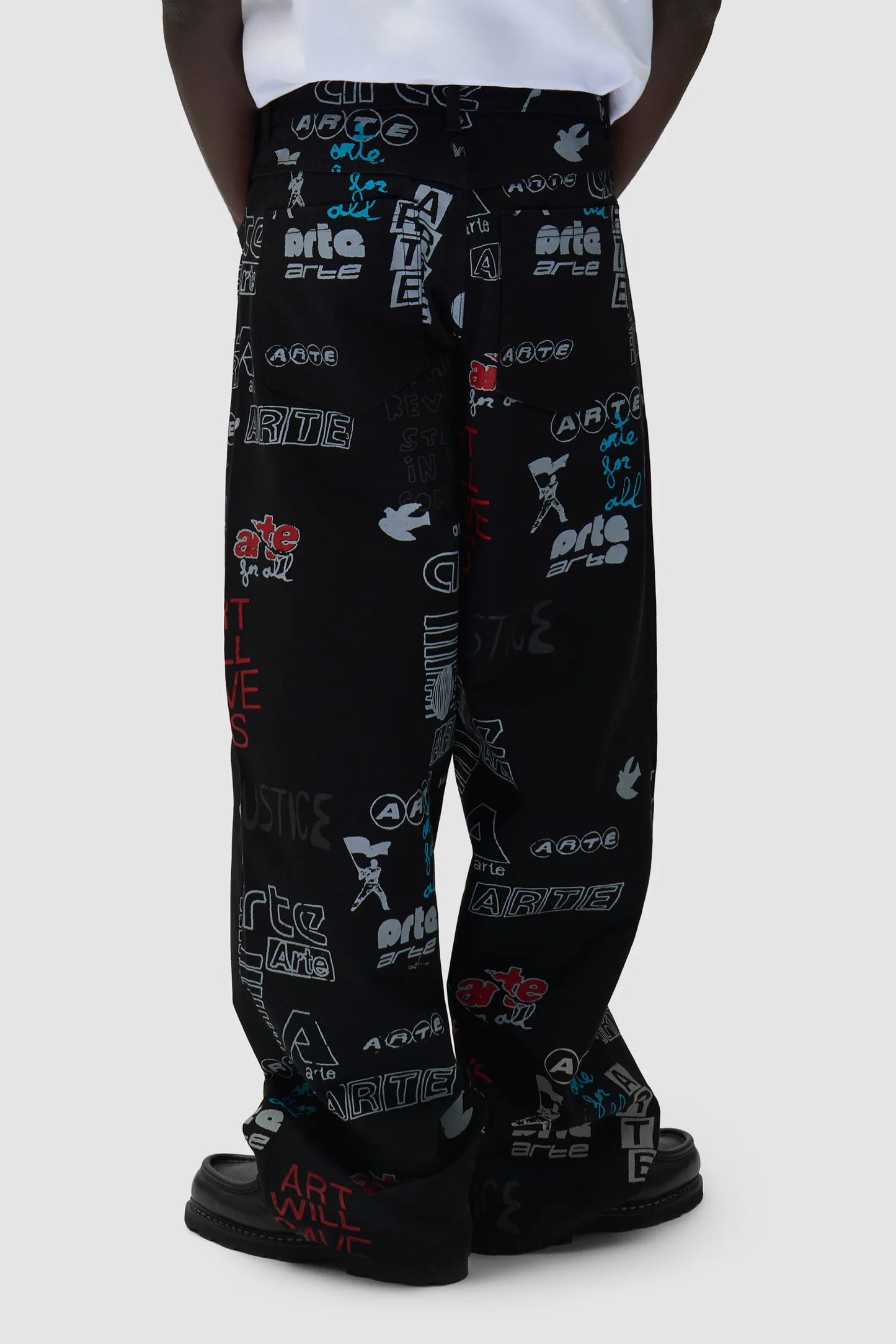 ARTE - GRAFFITI ALLOVER PANTS