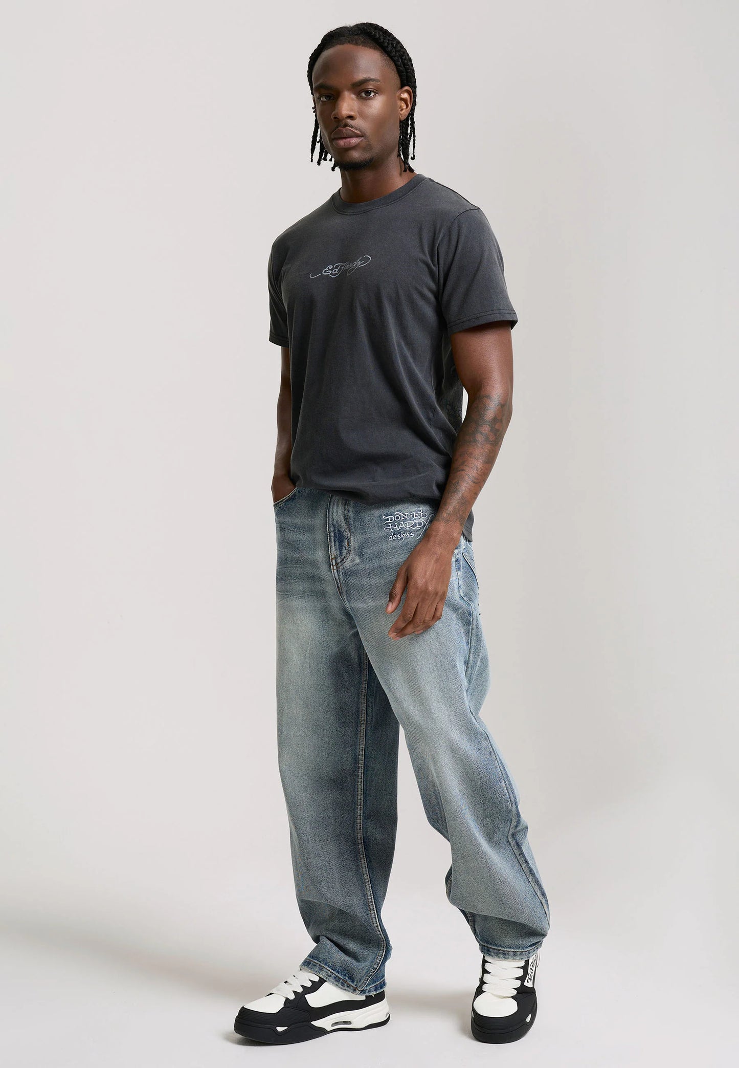 ED HARDY - EMBROIDERED PANTHER RELAXED JEANS