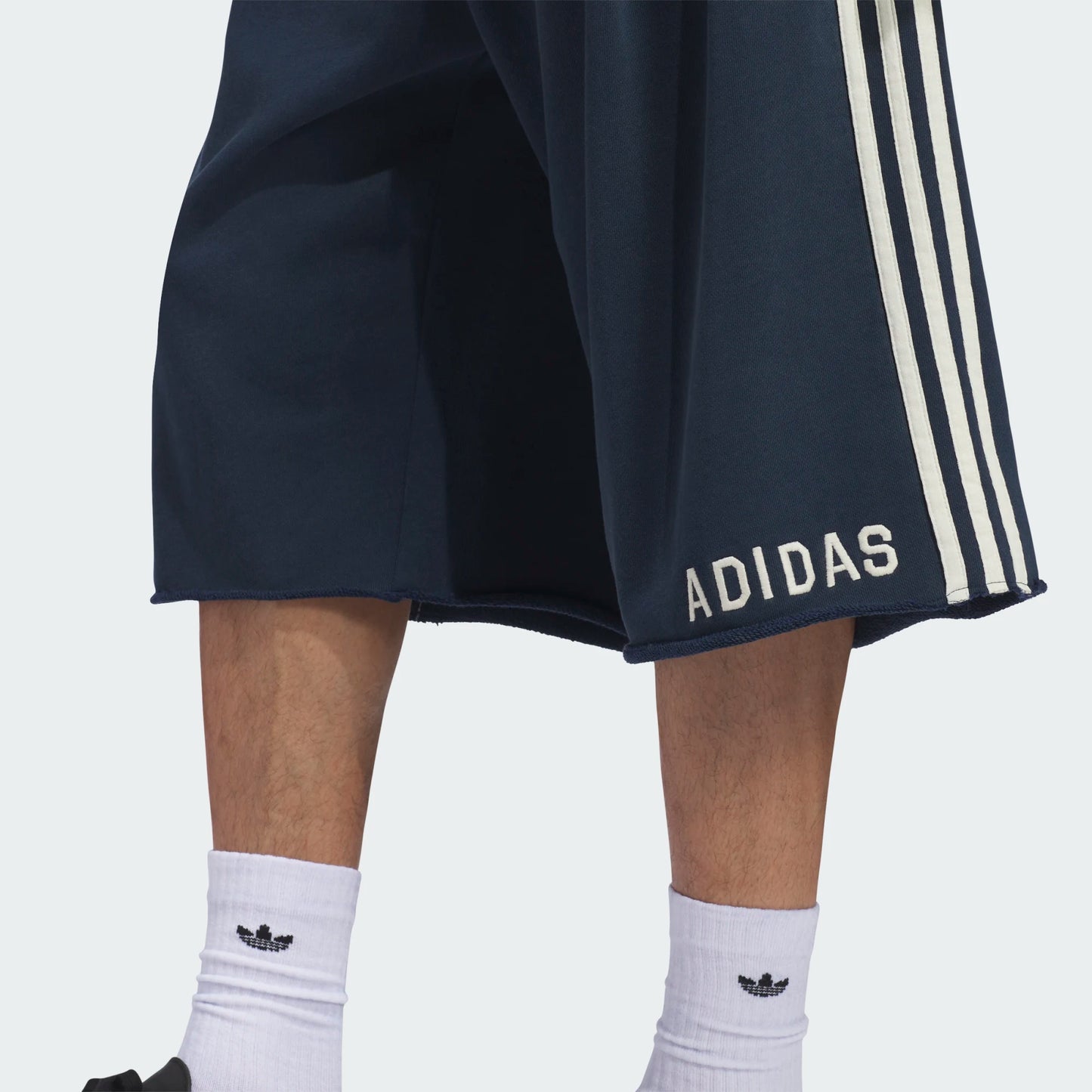 ADIDAS ORIGINALS - GRAPHIC SWEATSHORT