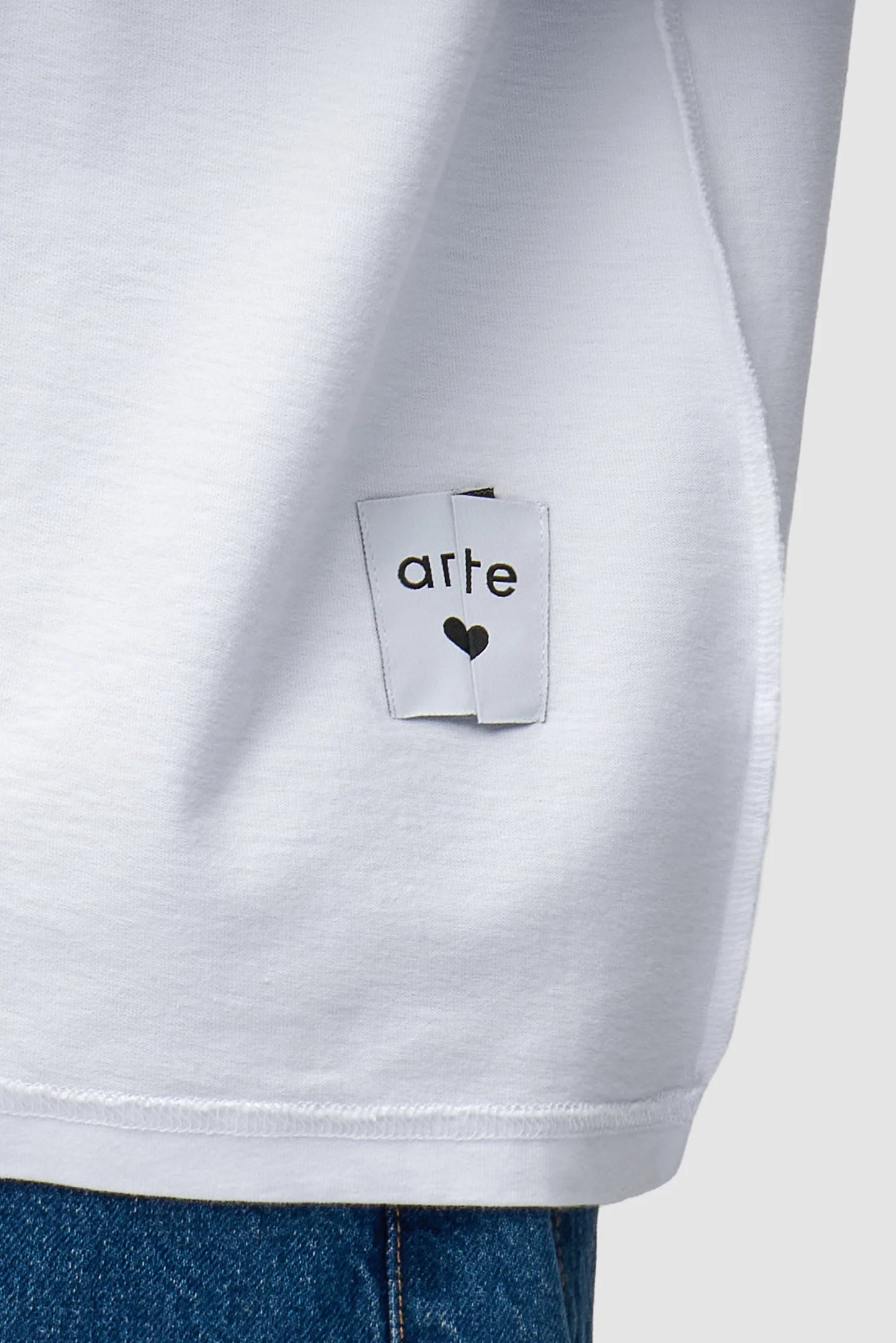ARTE - REVERSIBLE LABEL T-SHIRT
