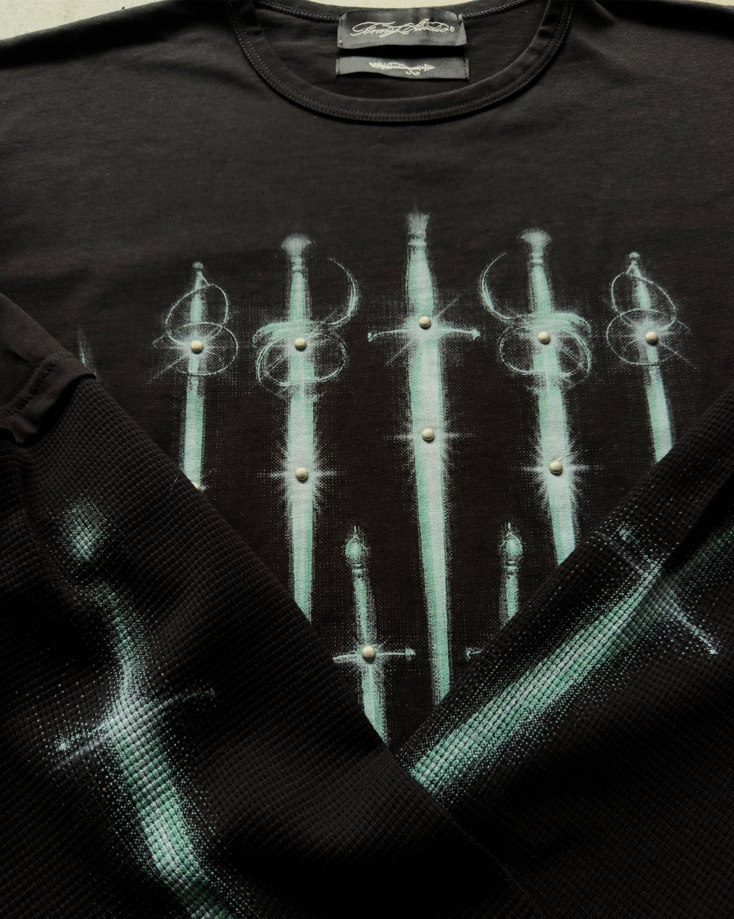HIMES - ELEVEN SWORDS LONGSLEEVE