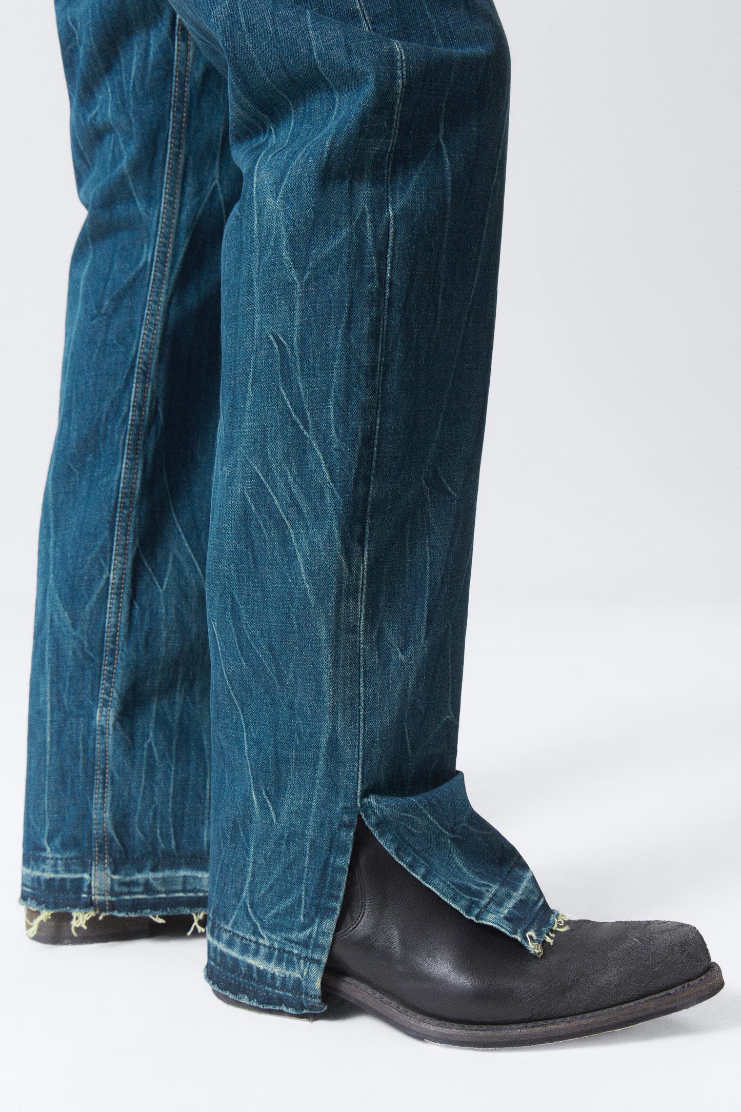 WEEKDAY - SPACE SPLIT-HEM RELAXED STRAIGHT LEG JEANS